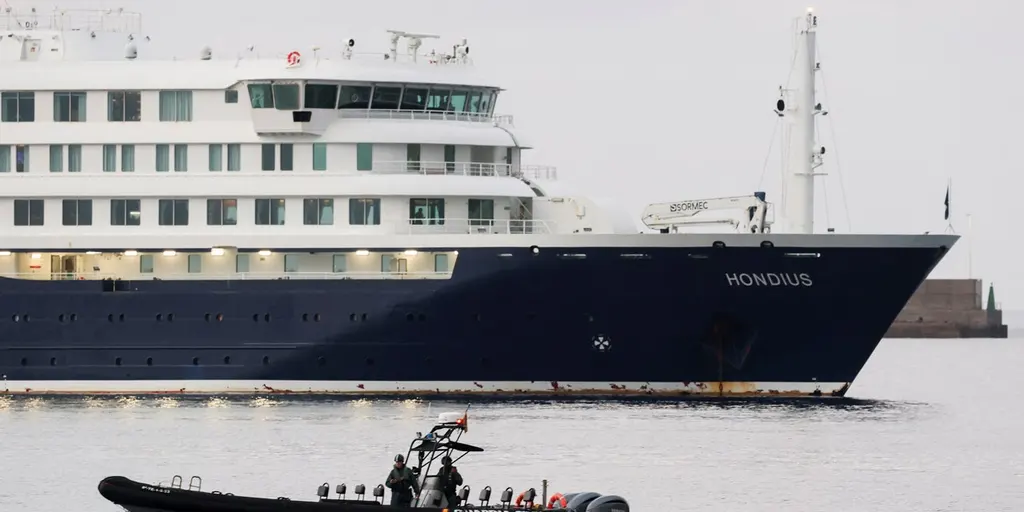 Top WHO official warns cruise passengers are ‘high-risk contacts’ as Americans return from hantavirus ship