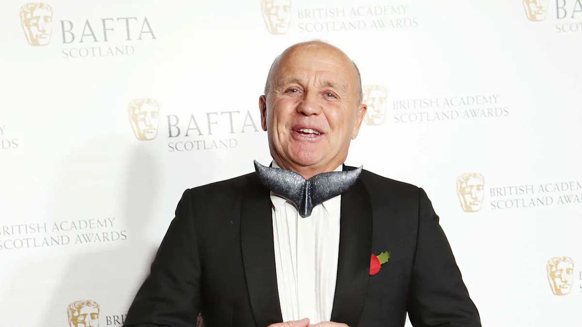 ‘True pioneer’ wildlife cameraman Doug Allan dies aged 74