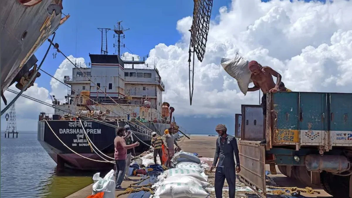 Iran conflict hits Indian rice exporters: Shipments via Bandar Abbas stalled, prices fall Rs 400–500/quintal