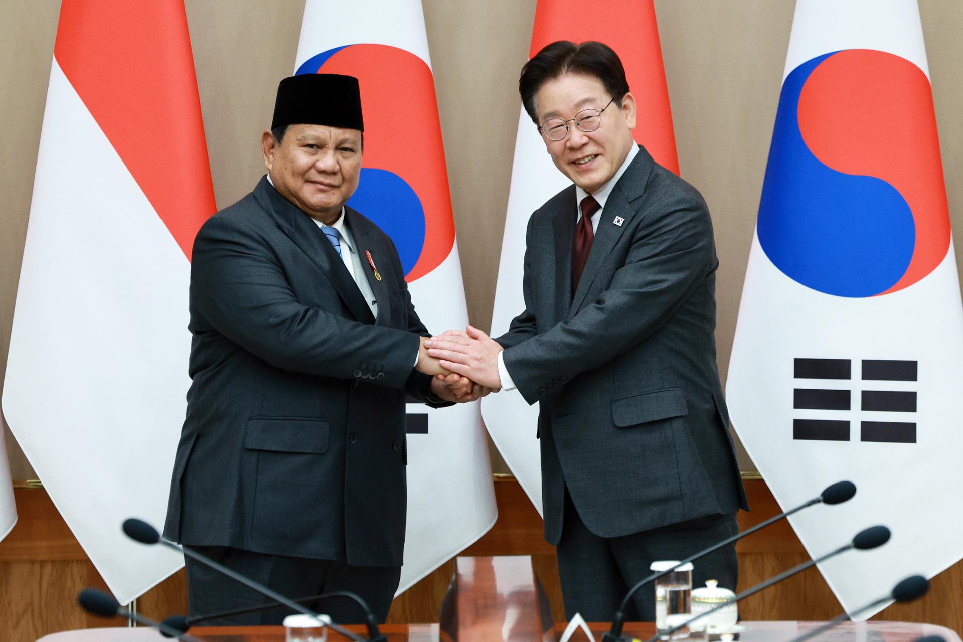 Korean, Indonesian leaders discuss deepening bilateral cooperation at summit