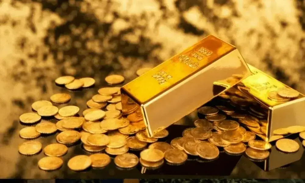 Gold climbs on softer dollar, safe-haven bid amid US tariff uncertainty