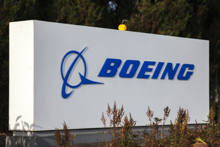 Boeing reports narrowing loss, points to progress on turnaround