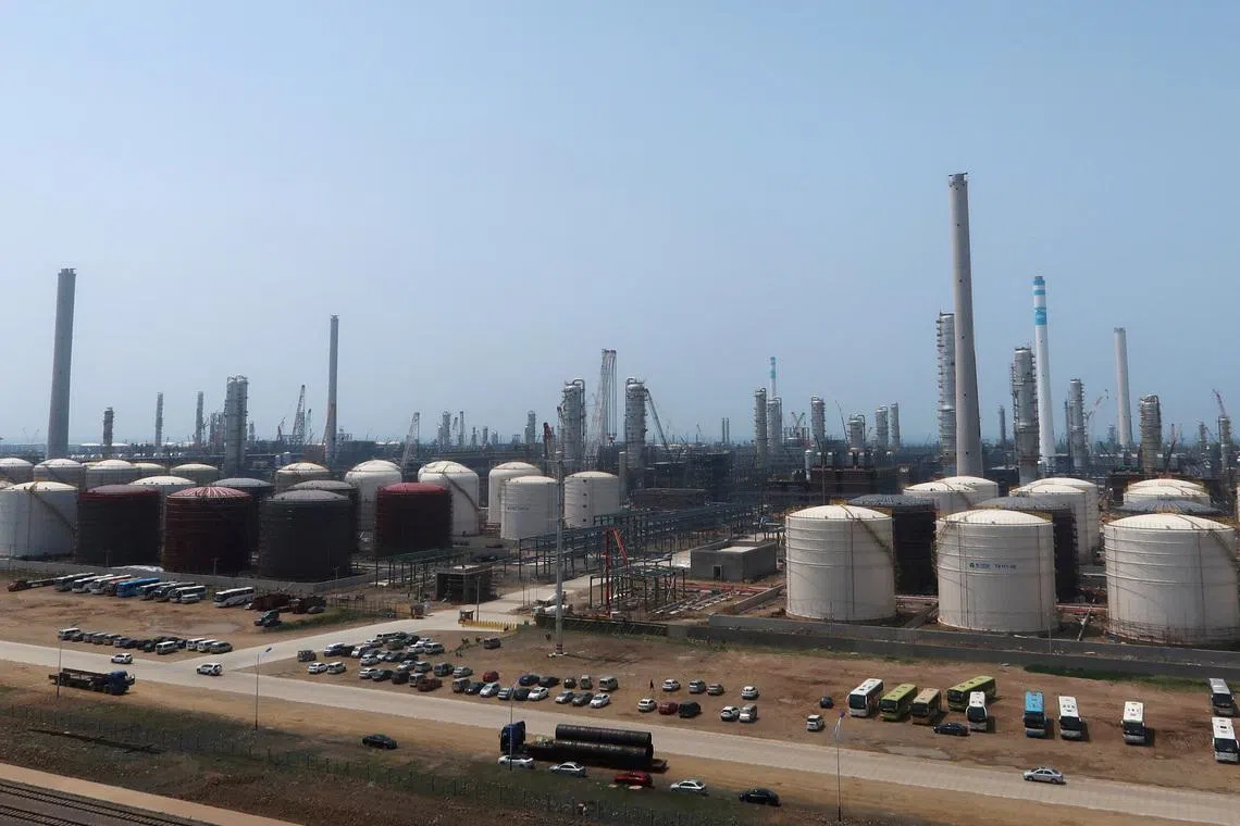 Oil falls over 4% after US and Iran reach peace deal, to reopen Strait of Hormuz
