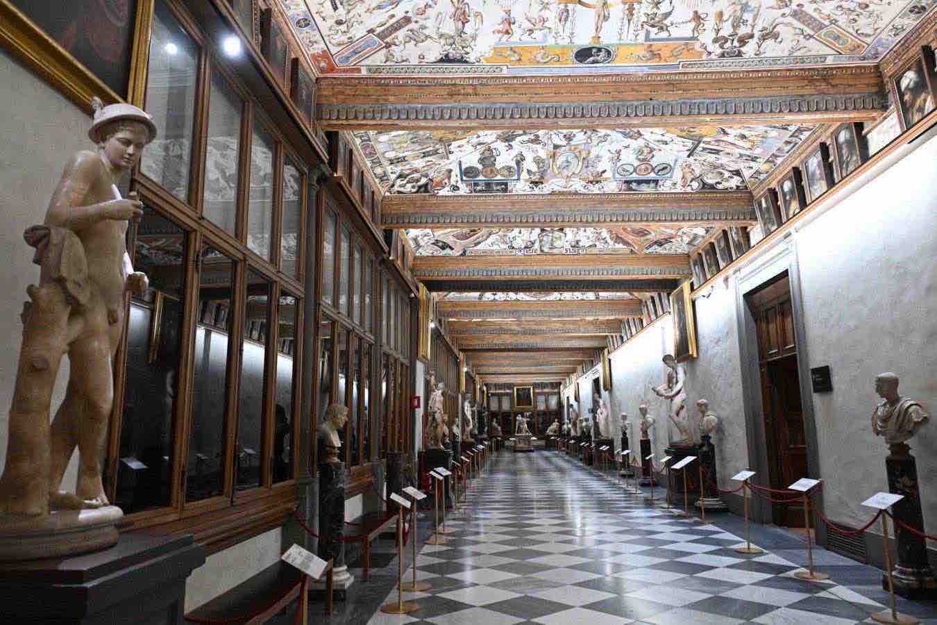 Il caso dell’attacco hacker agli Uffizi e il giallo sui codici di accesso rubati: «Quadri nei caveau e porte murate». Il riscatto e la smentita del museo