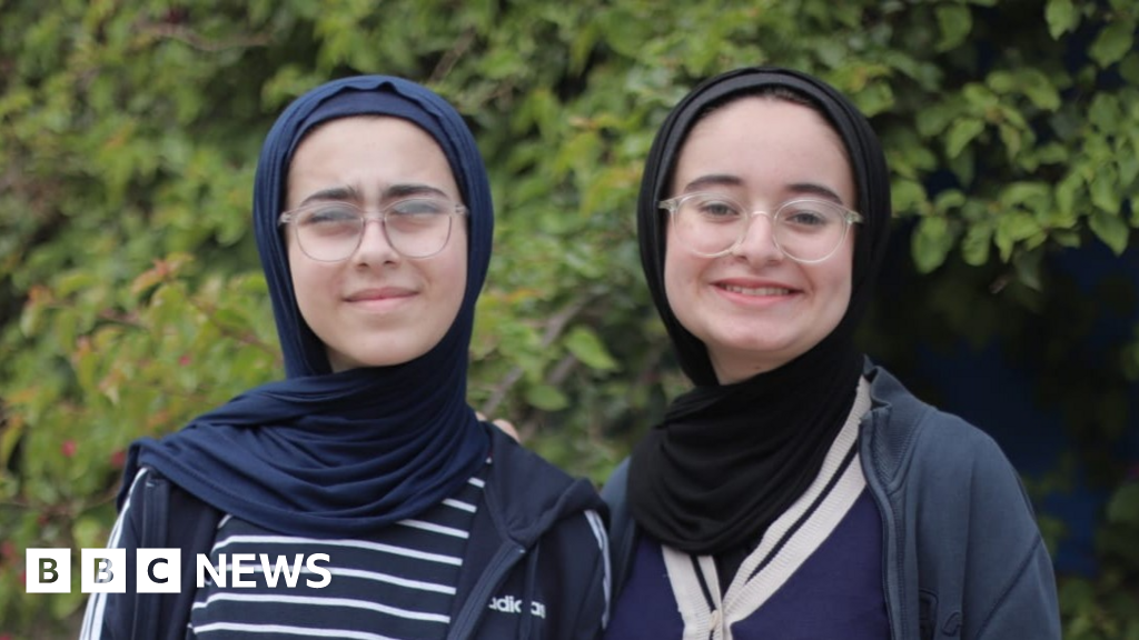Gaza sisters win prize for turning rubble into reusable bricks