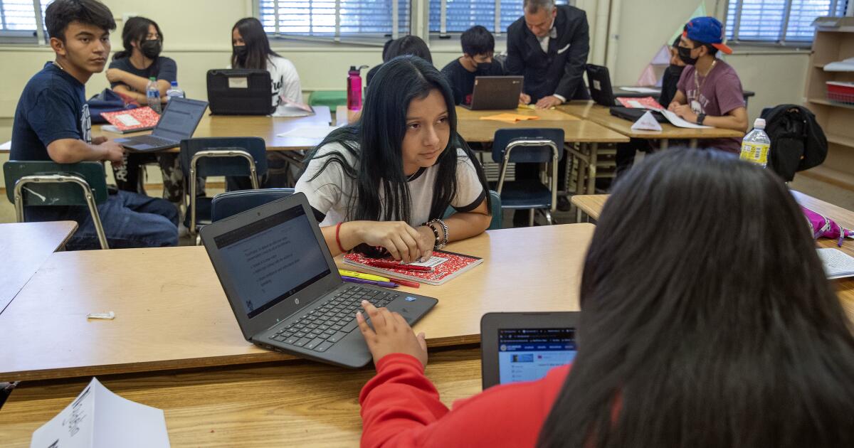 LAUSD to restrict student screen time after years of encouraging classroom use