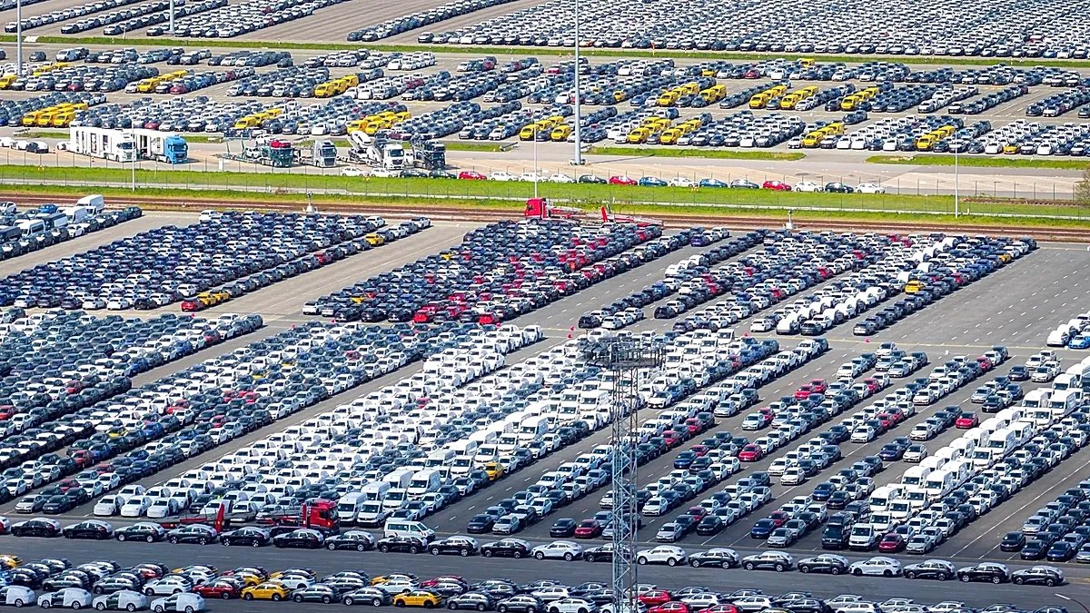 Trump to raise US tariffs on EU cars to 25%, accusing bloc of not complying with deal