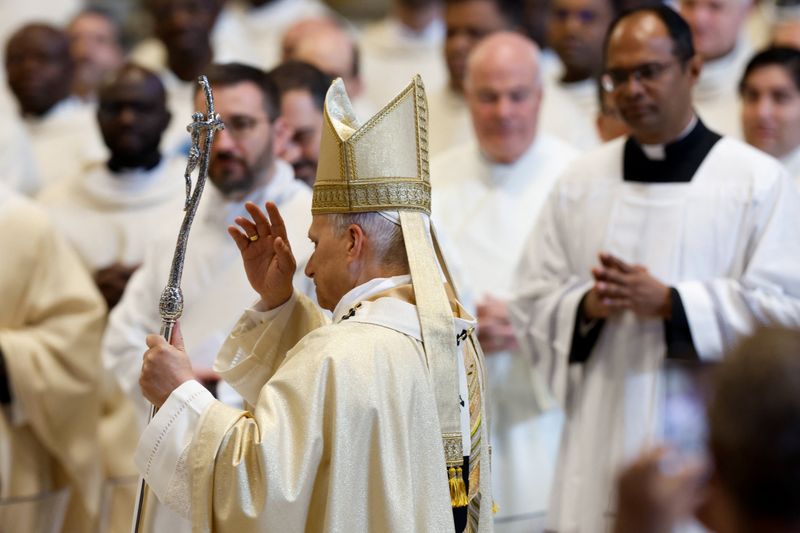 Pope and first female Archbishop of Canterbury meet and pray together