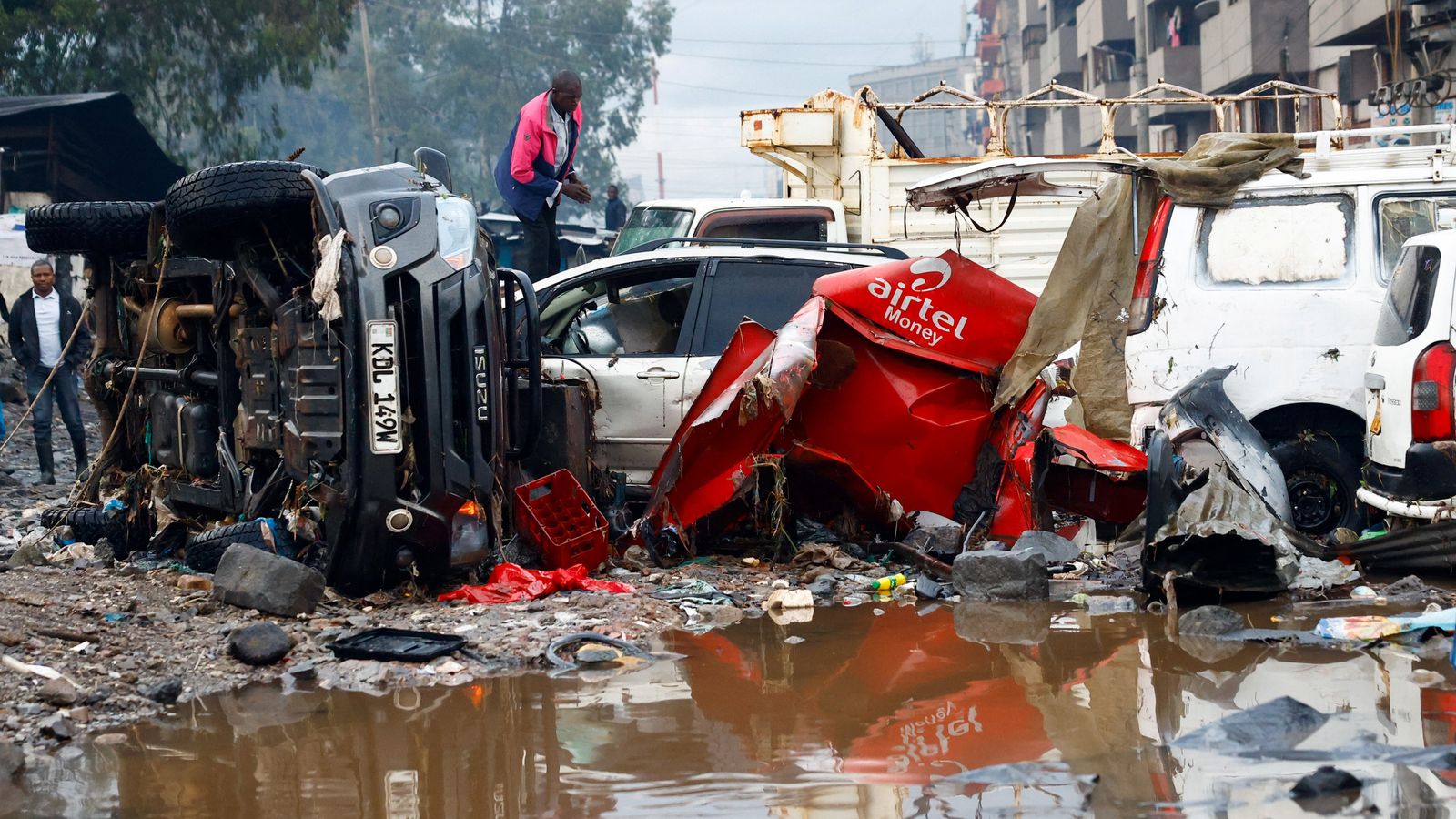 Nairobi flash floods kill more than 20 people and cause widespread airport disruption