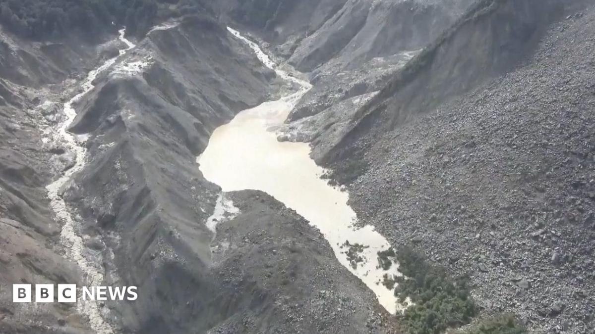 'High risk' of lake breaching and causing second flood, warns China