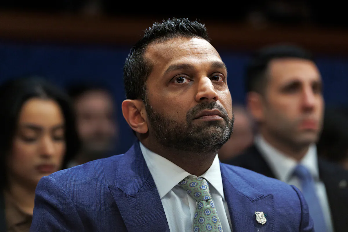 Piratas informáticos vinculados a Irán acceden al correo electrónico personal del director del FBI