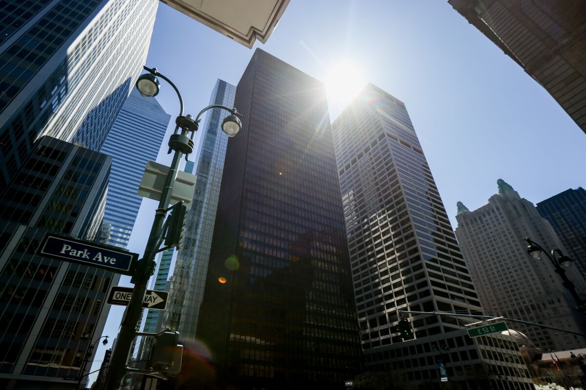 Yield-Hungry Investors Bet on Credit as Government Debt Sours