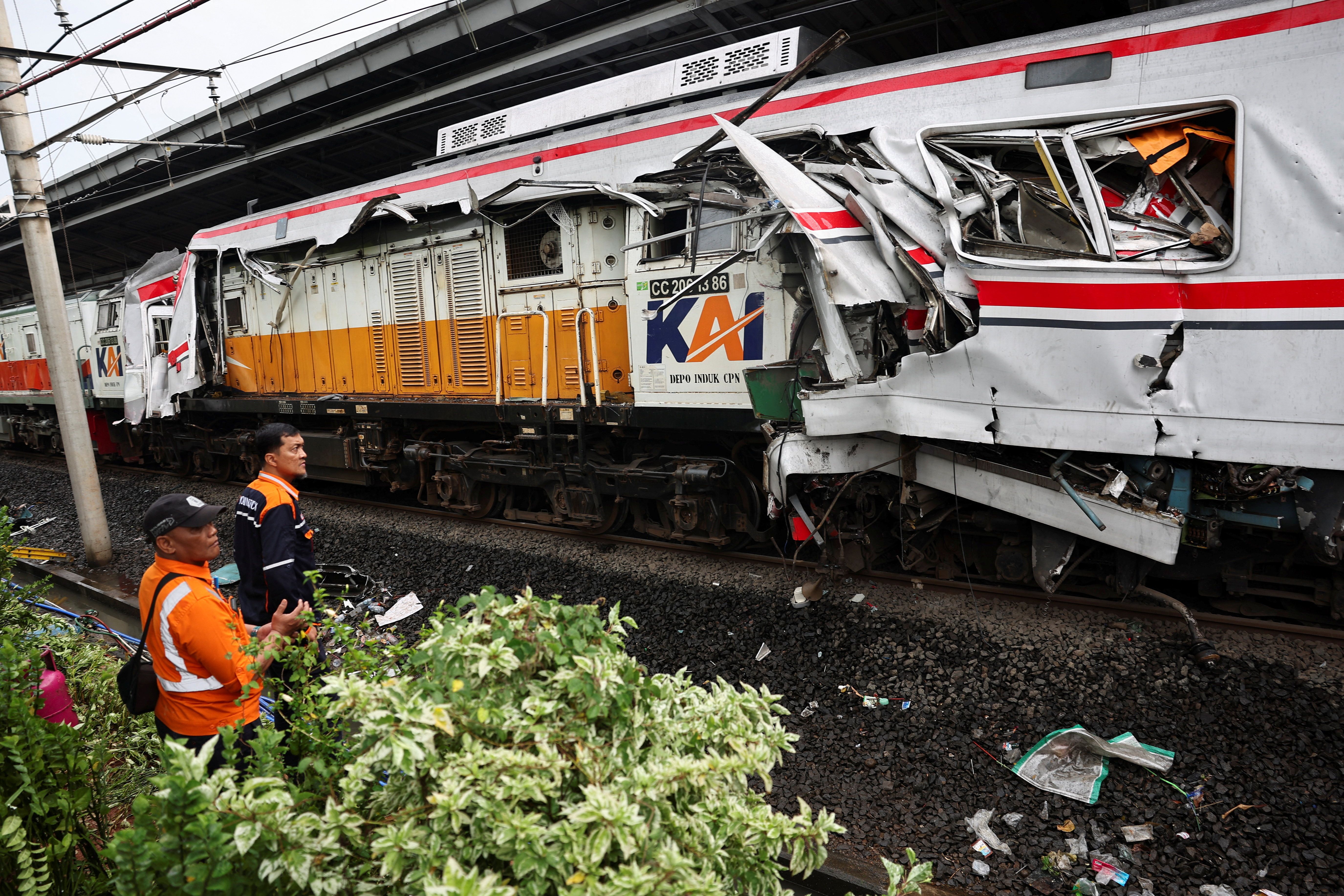 Indonesia train crash toll rises to 7, rescuers work to remove trapped passengers