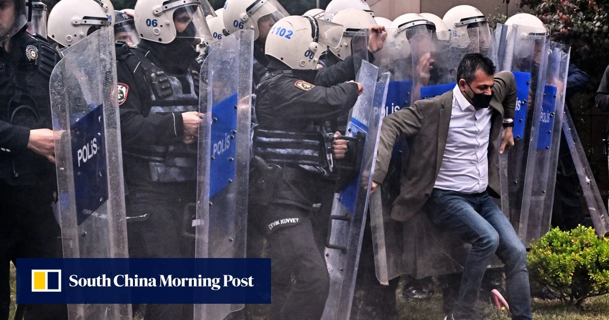 Police in Turkey force ousted opposition out of headquarters as crisis deepens