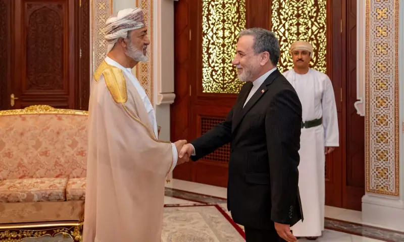 Iran's Araghchi discusses efforts to end war and Hormuz security with Oman