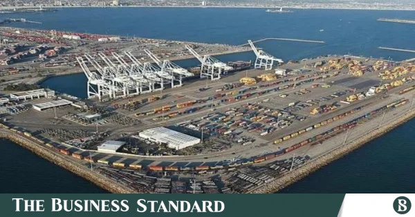 US military tells civilians to avoid port facilities where Iranian navy operating