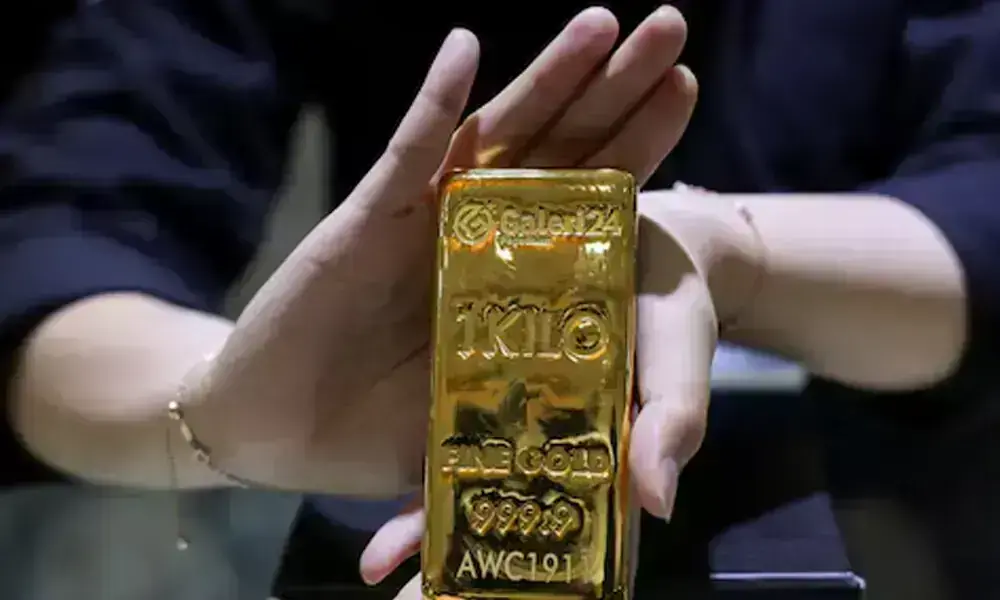 Gold set for third weekly gain as US rate outlook offsets dollar strength
