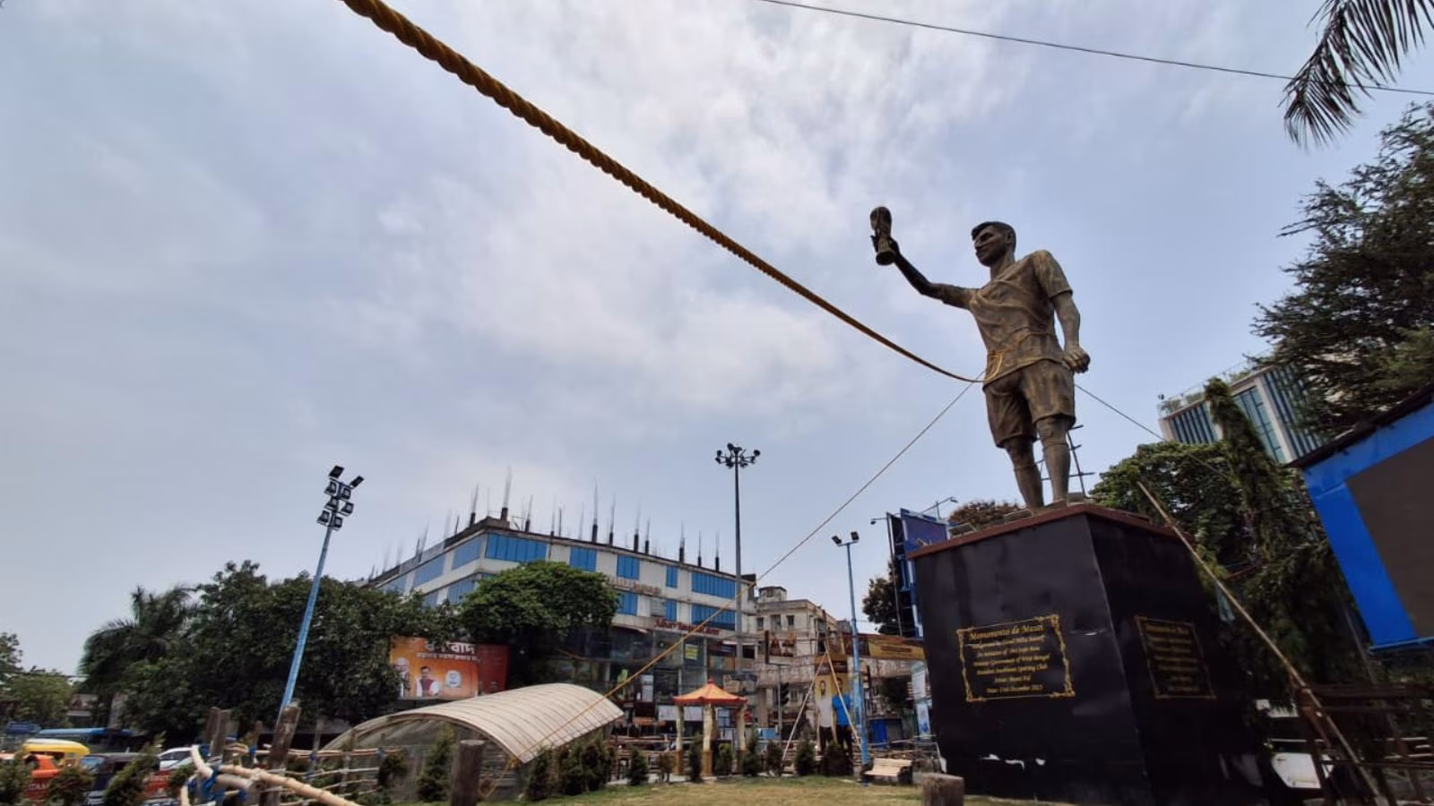 How PWD plans to cut and lift Kolkata’s giant Lionel Messi statue in one piece for relocation