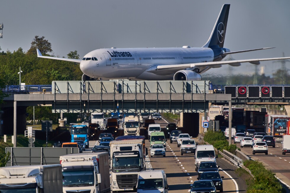 Airline company Lufthansa cuts 20,000 flights as war squeezes fuel prices and supplies