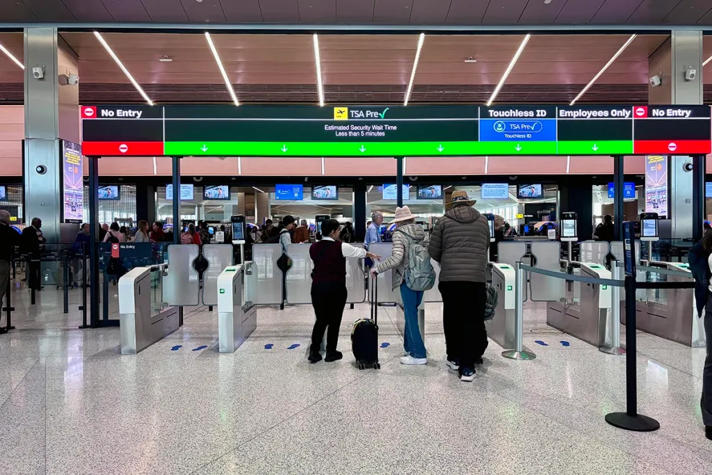 Trump Proposes TSA Privatization Following Long Airport Lines