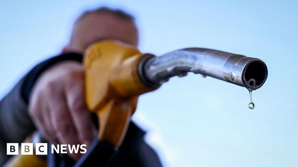 Oil prices fall after Trump warns Iran over Strait of Hormuz