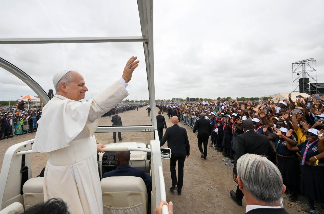 Pope at Mass in Kilamba: Jesus walks beside the Church in Angola