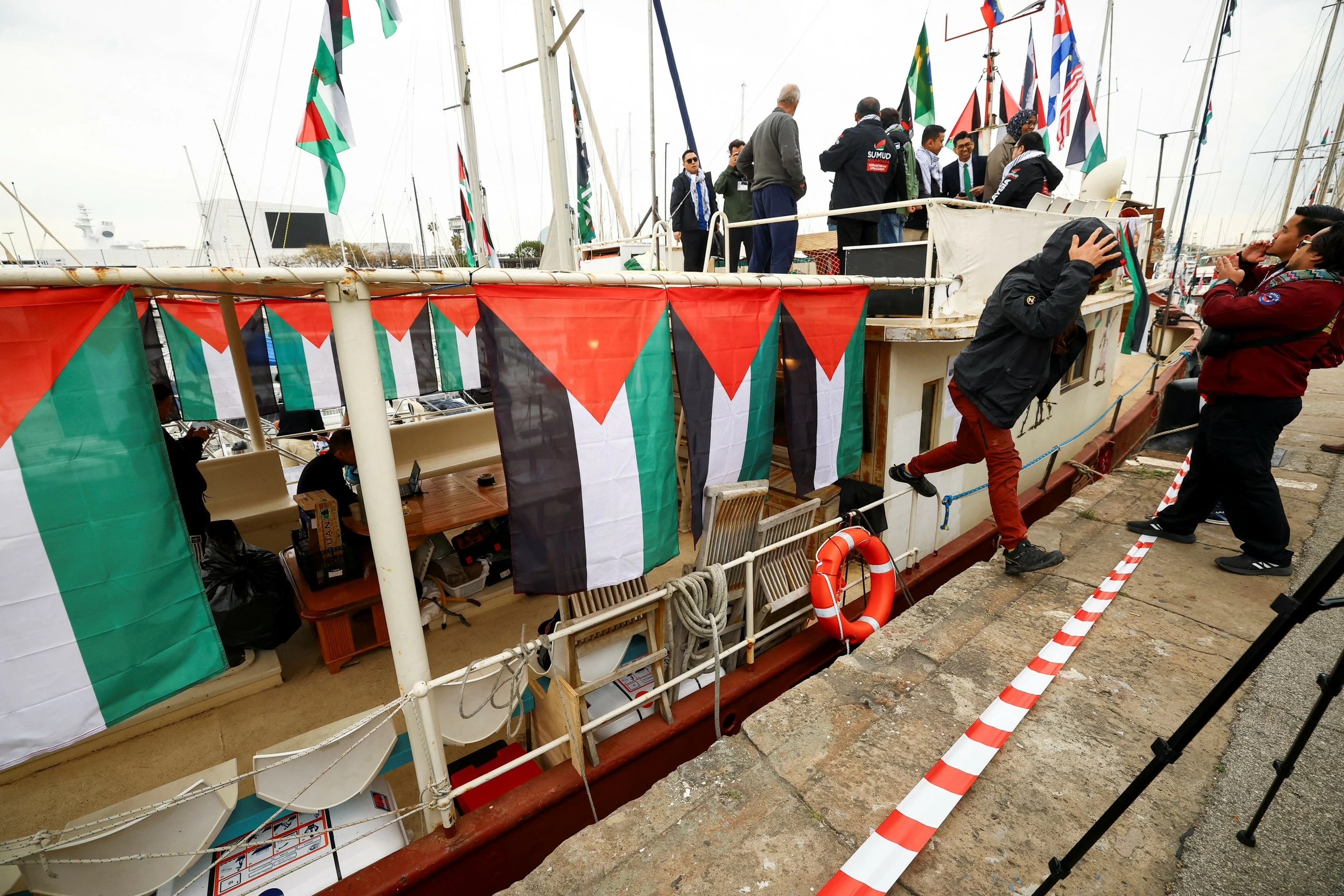 Gaza aid flotilla aims to break Israeli blockade