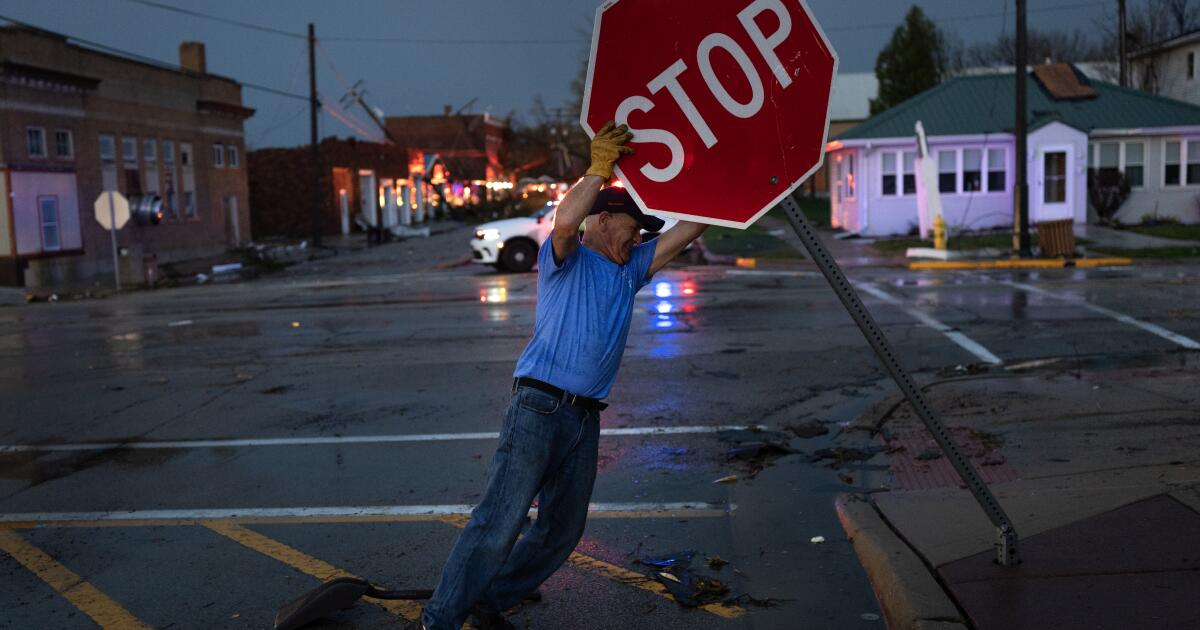 Powerful winds and reported tornadoes rip through the Midwest, leaving heavy damage but no deaths