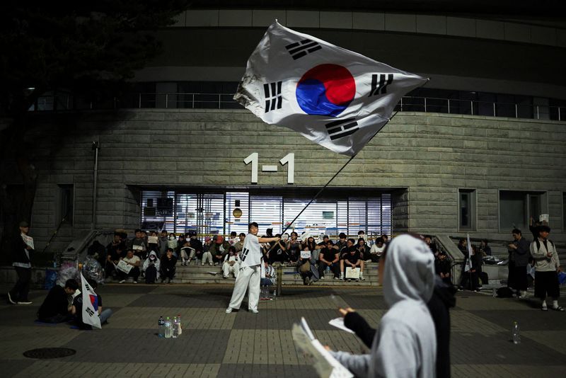 South Korea's president orders probe into ballot shortage issue