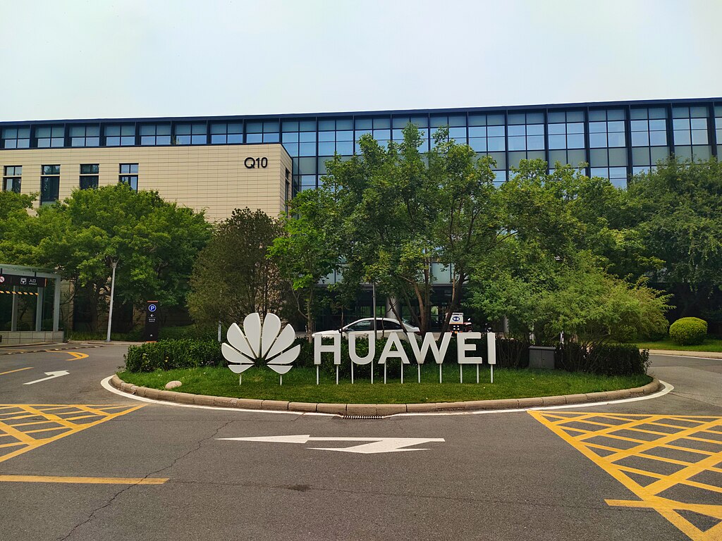 Huawei Expands Vietnam Presence Through Strategic Partnership with SHB Bank