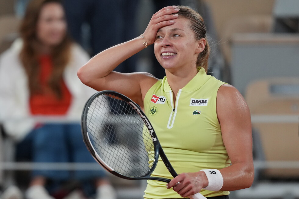 Unsung Polish qualifier Maja Chwalinska reaches French Open final as dream run continues