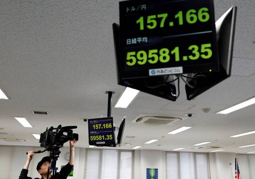 Dollar weakens on US Iran deal optimism while yen surges on intervention bets