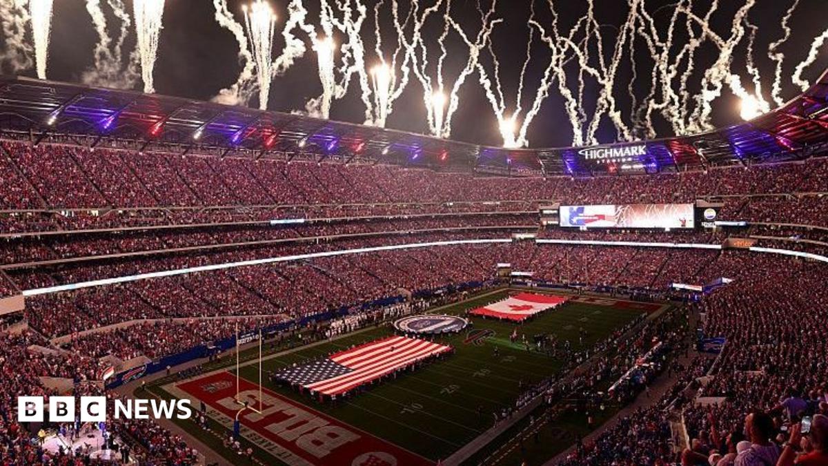 In a border city stadium, US NFL fans sing Canada anthem with gusto