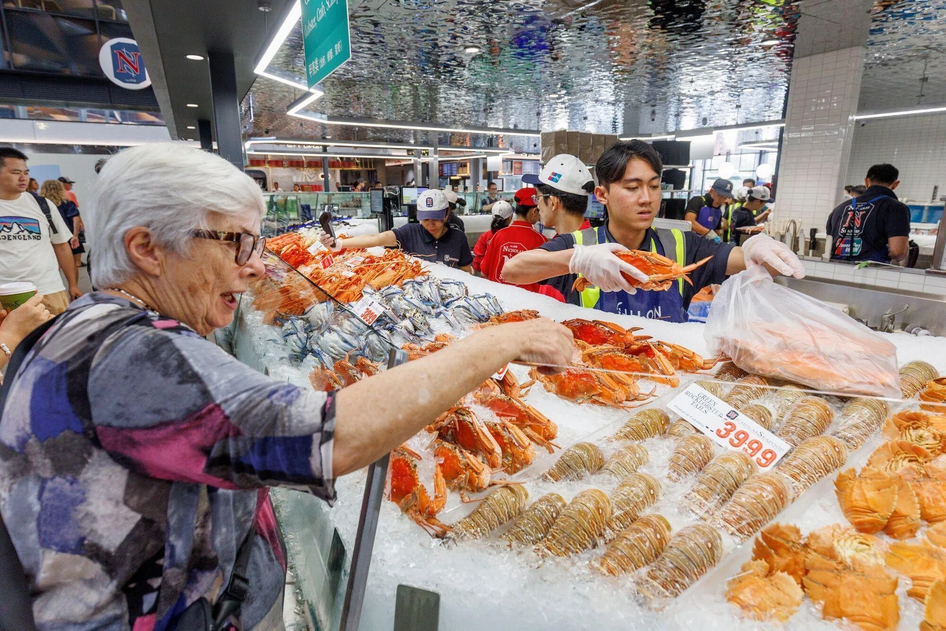 Australia’s inflation tops forecasts, core at 16-month high add to rate hike risk