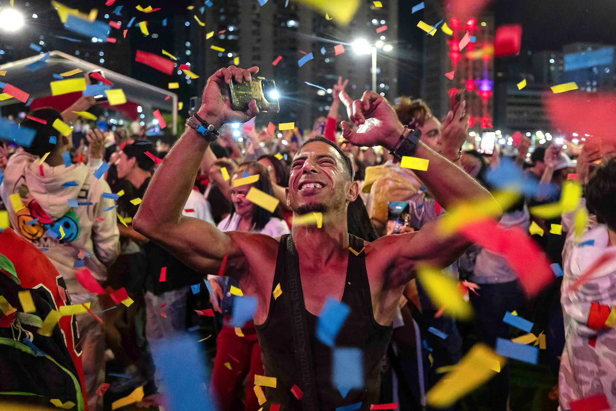Los venezolanos celebran la victoria del Clásico Mundial de béisbol: 'Este triunfo es esperanzador'