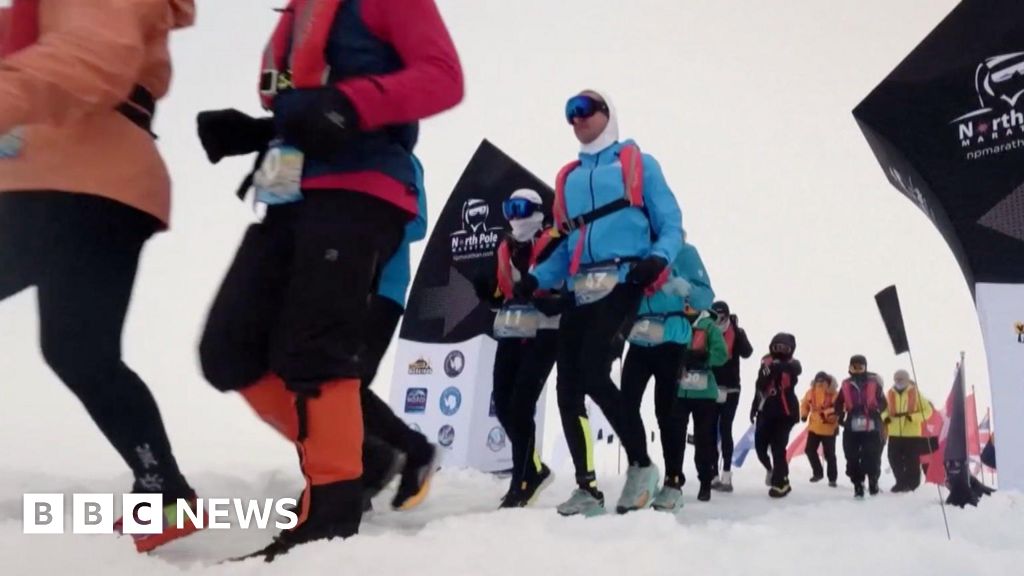 Runners complete 'world's coolest marathon' on drifting North Pole ice