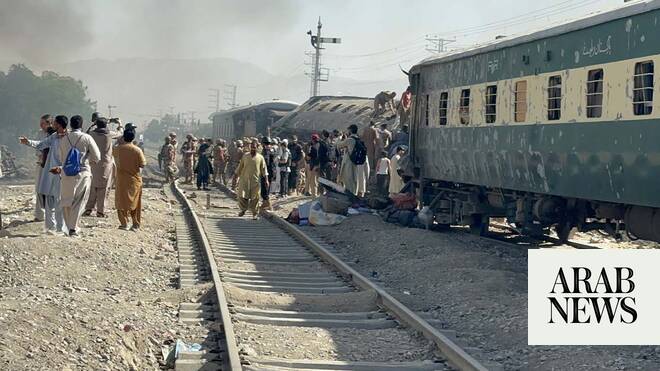 At least 20 killed, 25 injured as blast targets train in southwestern Pakistan
