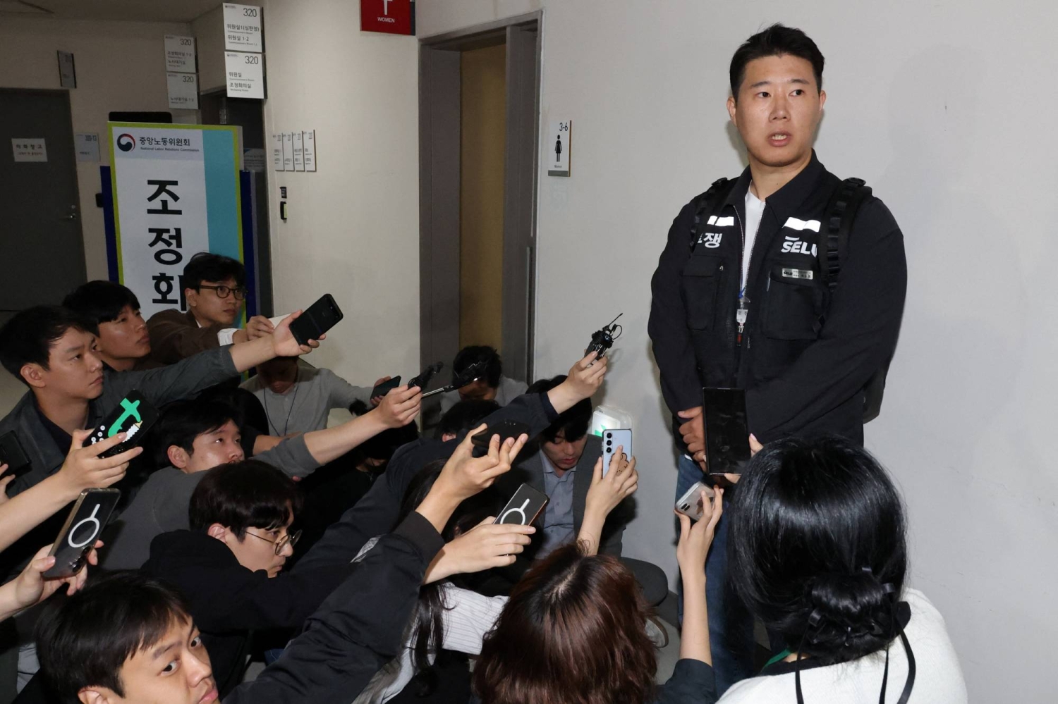 Samsung Electronics and its South Korean union resume pay talks as strike risks loom