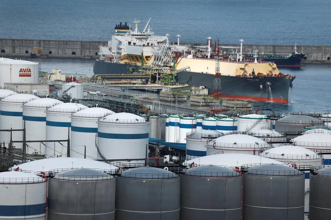 Oil prices rise to over US$107 as US-Iran peace talks stall