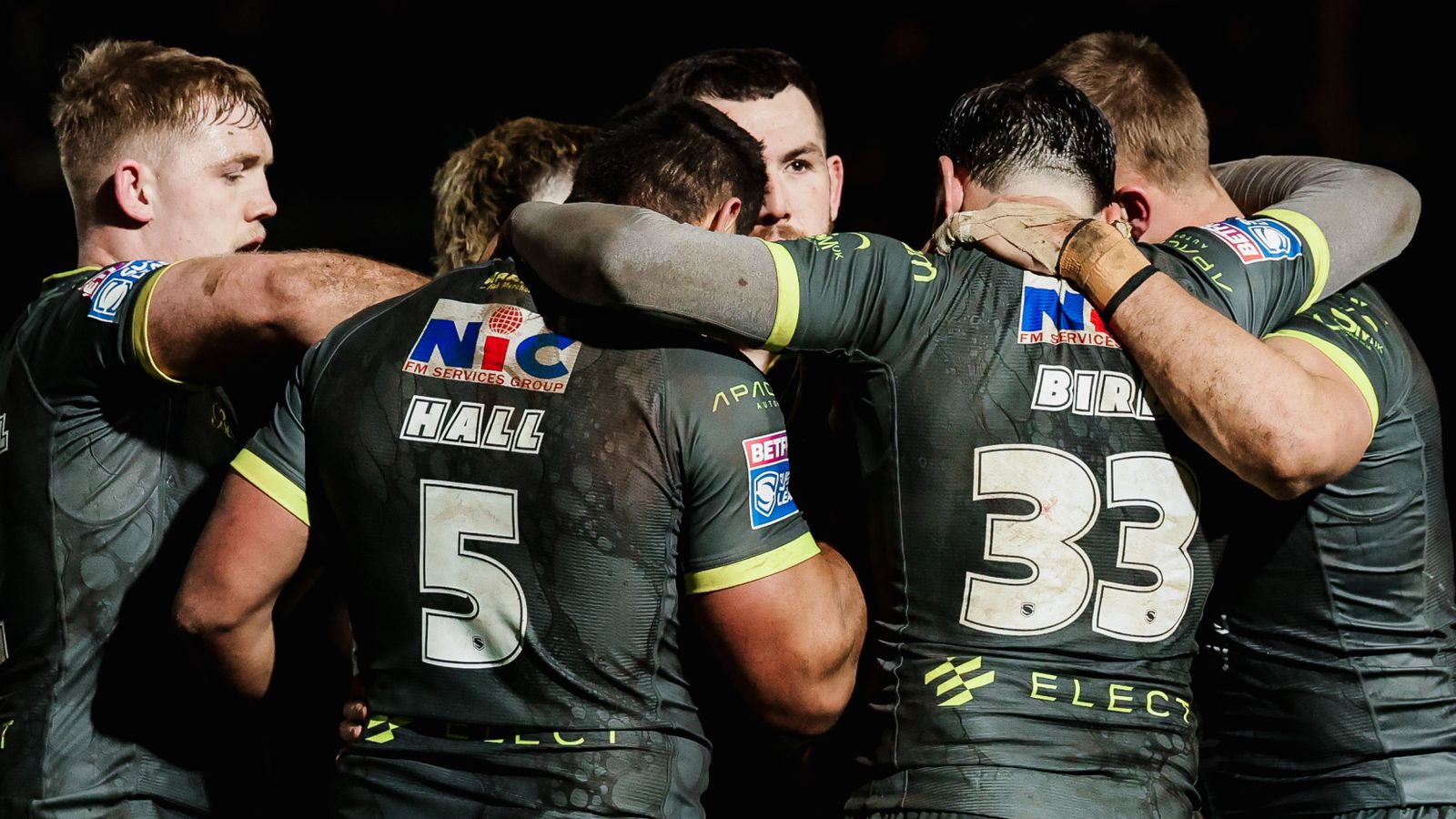 Bradford Bulls 12-24 Leeds Rhinos: Leeds climb to summit after beating Bradford in first Super League meeting in 12 years