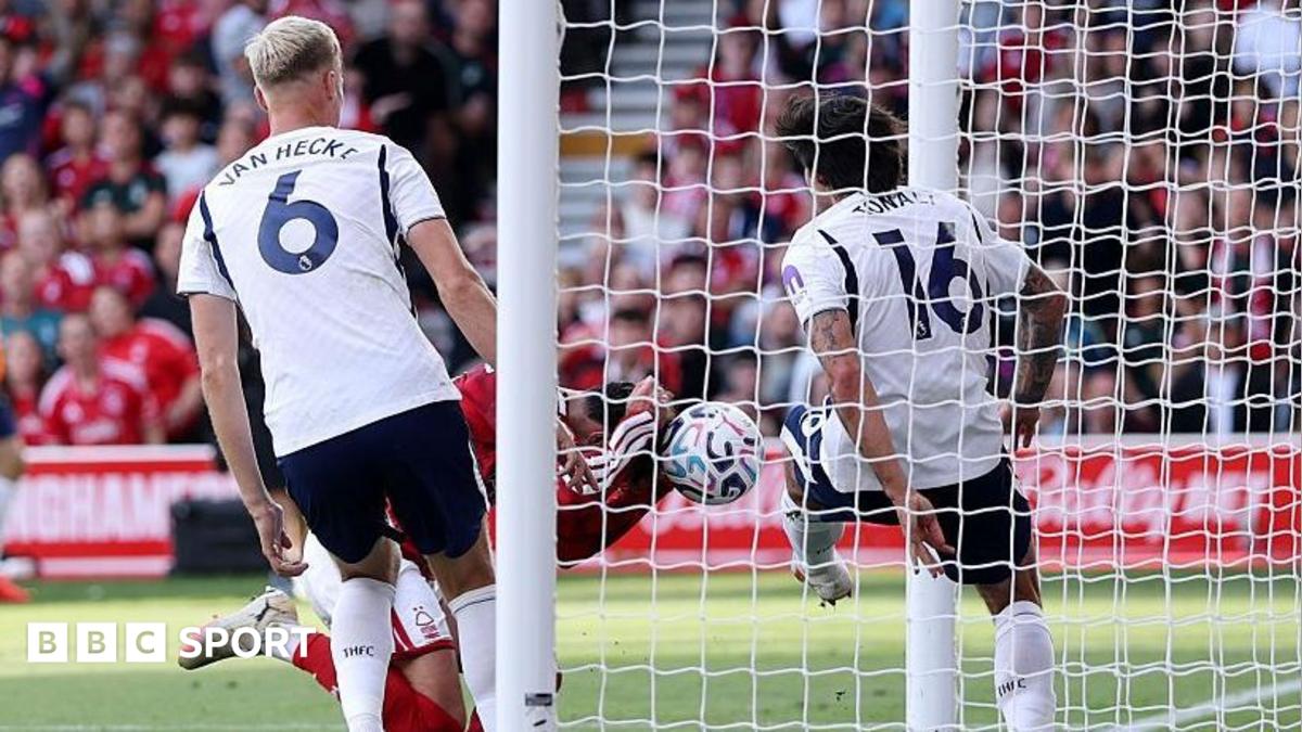Glasner and Williams dispute VAR call over Forest handball
