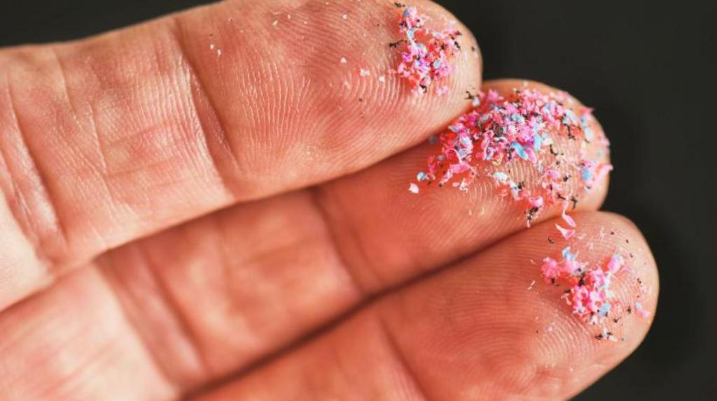 Scientists Launch Comprehensive Study of Microplastics Pollution in Thames River