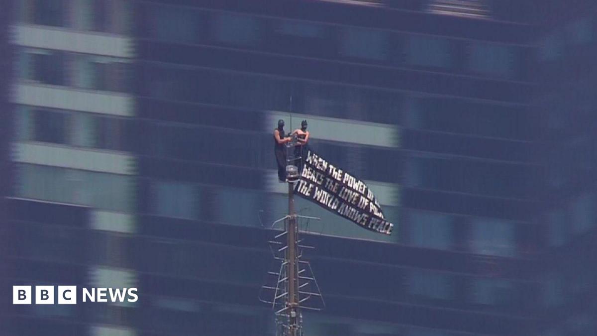 Two people climb to top of NYC's Empire State Building