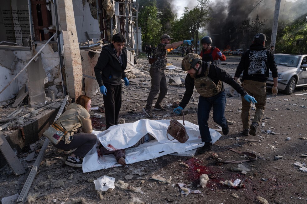 Zelenskyy slams Russia's 'utter cynicism' as strikes kill 22 in Ukraine before announced ceasefire