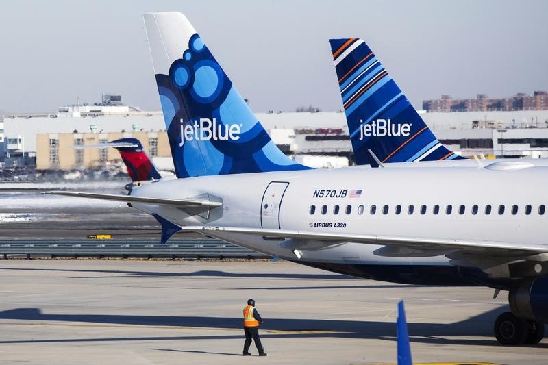 JetBlue, Frontier shares rise after Spirit’s collapse