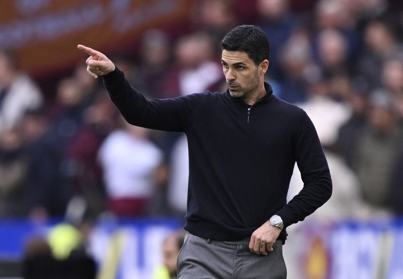 Arsenal's Arteta praises courage of referee after pivotal decision
