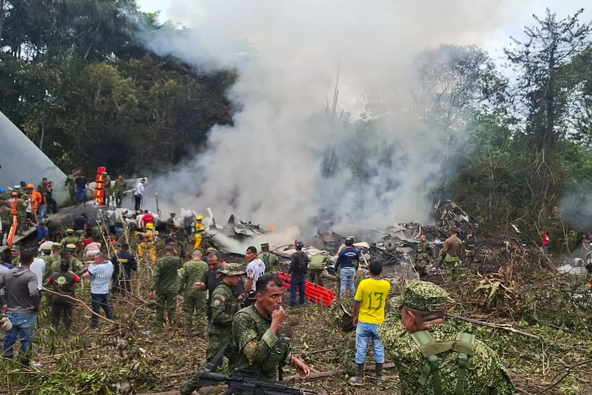 Un avión de la Fuerza Aérea colombiana se estrella con 128 personas a bordo: hay 66 muertos
