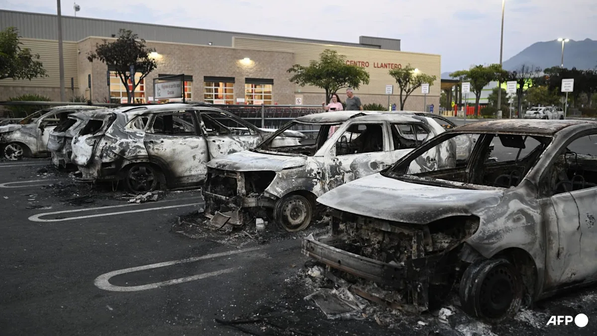 Mexico deploys 10,000 troops to end violence over drug lord's death