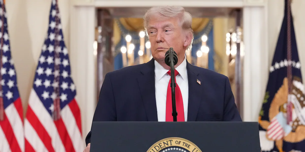 President Trump signs executive order that aims to stabilize college sports