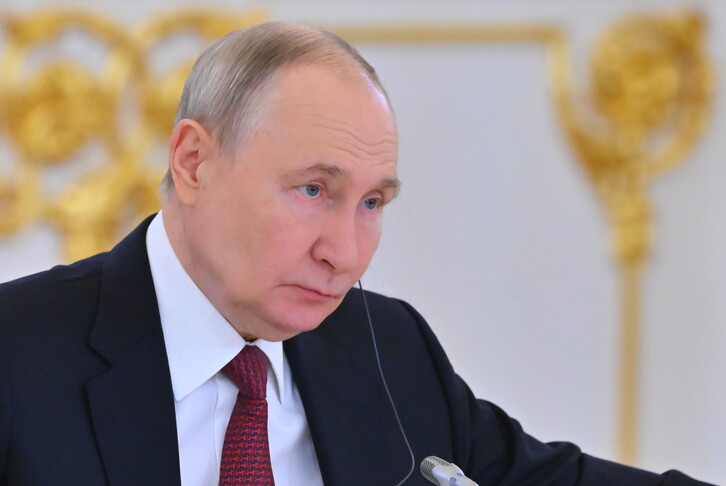 Putin states readiness to meet Ukraine's Zelenskyy in 3rd country but only to finalize peace deal